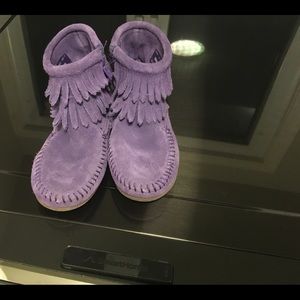 Minnetonka moccasin fringe boot